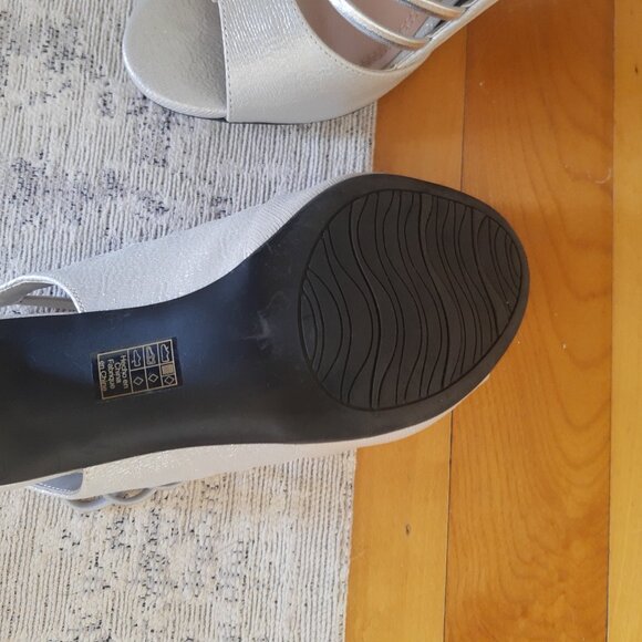 Sandals - Picture 2 of 3